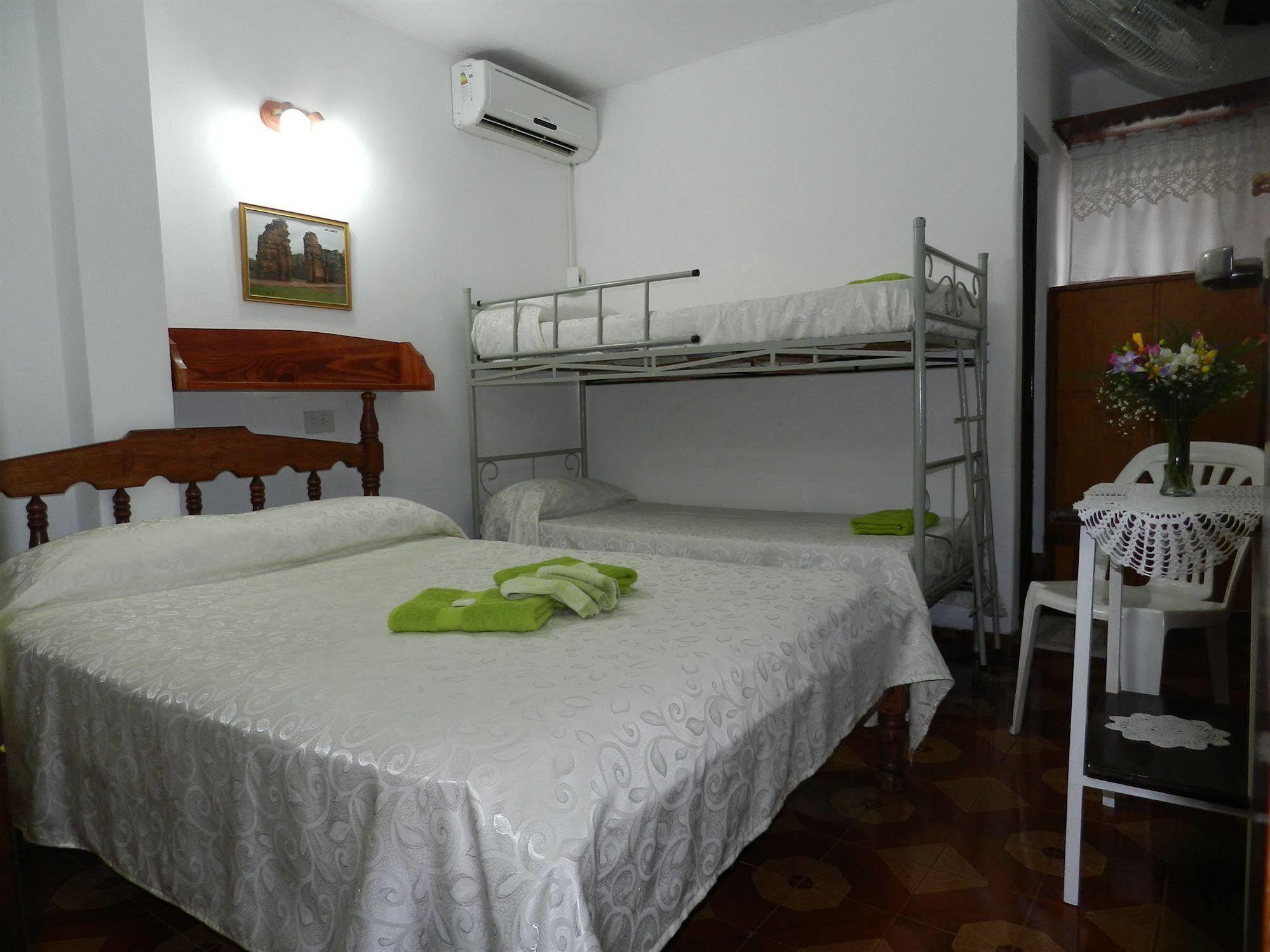 Hotel Colon Посадас Екстериор снимка